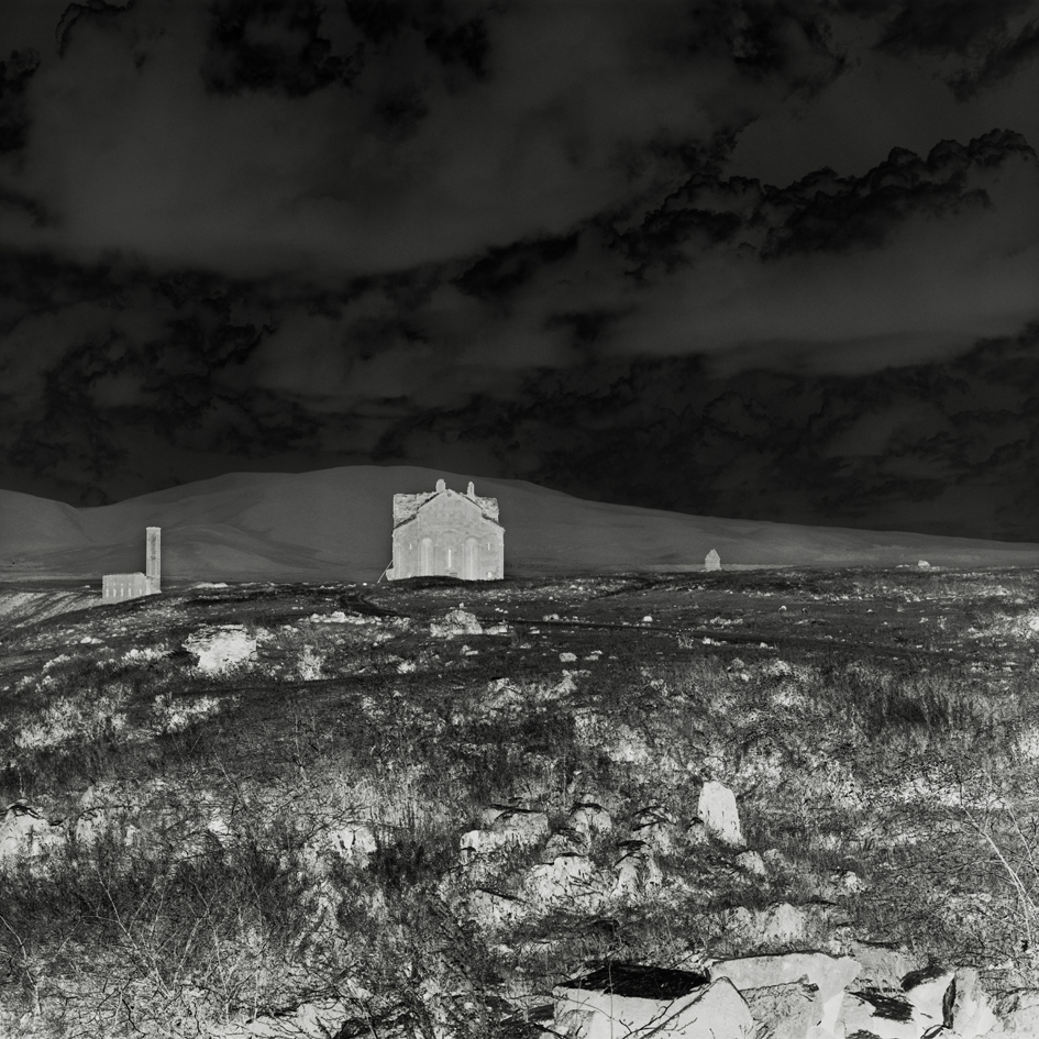 Depuis 1995, Le Ministère de la Culture turc entreprend des travaux de restauration du site d’Ani sur les quelques édifices restant de l’ancienne capitale du Royaume d’Arménie. Ces rénovations très controversées, réalisées au mépris des règles archéologiques et de l’histoire du site, ont néanmoins permis de sauver des édifices sur le point de s’effondrer. Aujourd’hui, un tableau historique accueille les visiteurs à l’entrée du site, résumant l’histoire d’Ani, mais le mot Arménie en est totalement absent. 