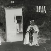 L'ancien quartier arménien nommé Nazimbey, aux abords de Surp Krikor Lusavorich, est un patchwork contrasté d'immeubles neufs de dix étages et de bâtisses délabrées. Les vieilles maisons laissées à l'abandon sont à présent occupées par des familles tziganes. Cette minorité dont le nombre est difficile à évaluer (d'après une étude réalisée en 1993, 700 000 Tziganes vivraient en Turquie), n'est pas officiellement reconnue et ne bénéficie donc pas de droits ni de protection sociale. 