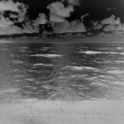 D'Ünye à Rize, sur la Mer Noire, les Arméniens étaient embarqués sur des bateaux et jetés à la mer. Confiée à une voisine turque car elle avait les cheveux noirs, Lussaper échappa à ce destin tragique. Elle prit le prénom de Fatima, et seule rescapée de sa famille, fut envoyée dans un orphelinat à Istanbul. Plus tard, elle fut mariée sur photo. On mariait des orphelines à des Arméniens qui avaient pu fuir en Europe, aux Etats-Unis, au Canada ou en Amérique Latine. 