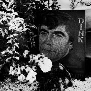  Hrant Dink, fondateur et rédacteur en chef de l'hebdomadaire turco-arménien Agos, fut assassiné le 17 janvier 2007 à Istanbul, en pleine rue, à la porte de son journal. Favorable au dialogue arméno-turc, revendiquant sa double identité turque et arménienne, Hrant Dink dérangeait par sa position d'ouverture. La Turquie est le pays qui compte le plus de journalistes emprisonnés. D'après Reporters sans frontières, en 2012, 72 professionnels des médias étaient derrière les barreaux. La liberté d'expression n'y est pas respectée, laissant les victimes dans un vide juridique, et les criminels impunis.