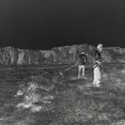 Bombardée durant le siège que les Arméniens opposèrent en 1915 avec l'aide des troupes russes, aux troupes Ottomanes, ce «quartier des jardins» fut littéralement rasé. Ce siège qui dura plusieurs semaines est souvent cité en exemple de la trahison des Arméniens à l'Empire. Forts de l'approche des troupes russes, les Arméniens de Van organisèrent farouchement leur défense du 20 avril au 16 mai. S'ils purent fêter une victoire après la retraite turque, de nombreux Arméniens furent massacrés lors de cette défense et durant leur fuite vers le nord. 
